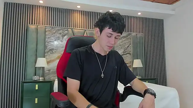 Michael blue online show from October 5, 2025, 1:35 pm