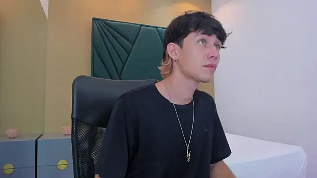 Michael blue online show from December 17, 2025, 11:59 am