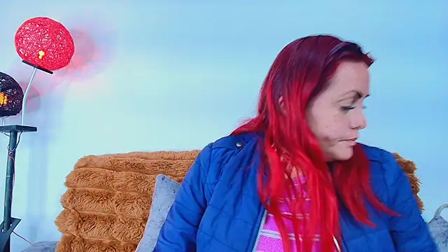 Snapshot of carolinhe_ chatting on November 15, 2025, 6:23 pm carolinhe online show from November 15, 2025, 6:23 pm