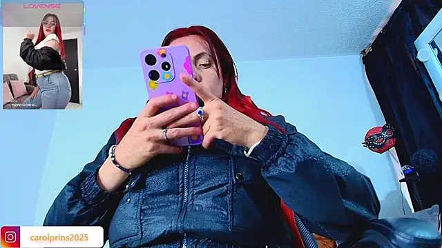 Snapshot of carolinhe_ chatting on November 5, 2025, 8:01 pm carolinhe online show from November 5, 2025, 8:01 pm