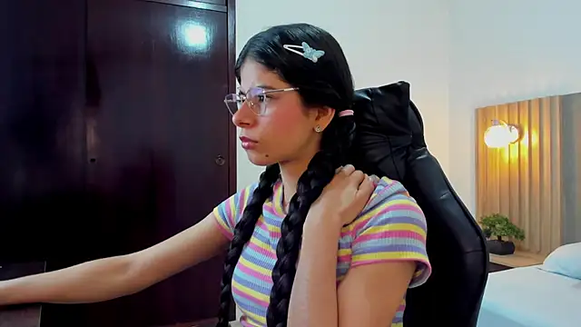 carlina 15 online show from September 15, 2025, 12:16 pm