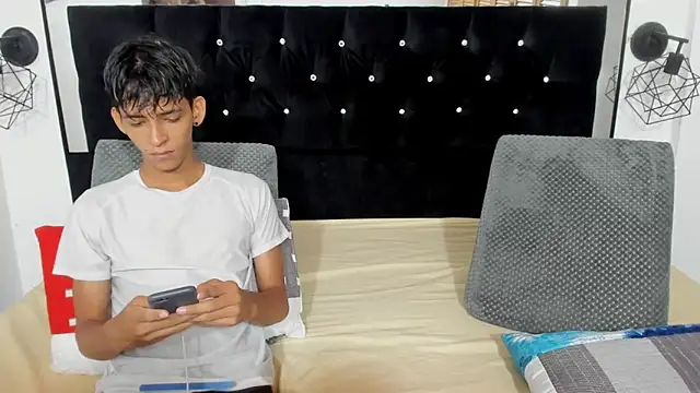 Sebas cat online show from November 26, 2025, 6:52 pm