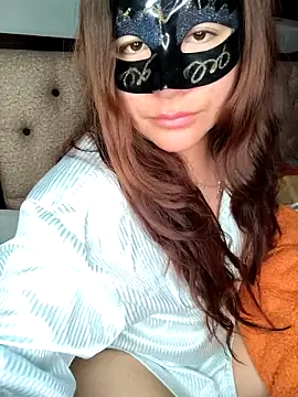 HotLaurha online show from October 8, 2025, 4:25 am