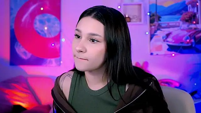 KimClarks  online show from October 4, 2025, 4:52 pm