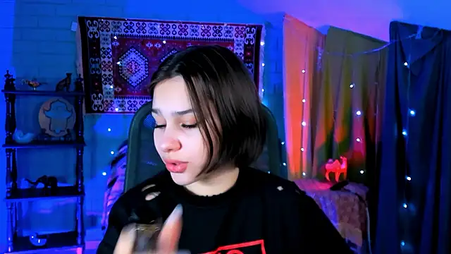 KimClarks  online show from February 21, 2026, 3:03 pm