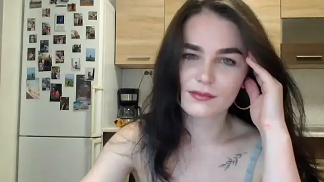 Silviaa a online show from December 19, 2025, 7:49 pm