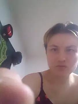 MoonIrene online show from October 6, 2025, 3:57 pm