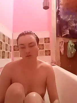 MoonIrene online show from October 13, 2025, 3:13 pm