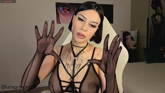 IamLuna2006 online show from December 2, 2025, 4:58 am