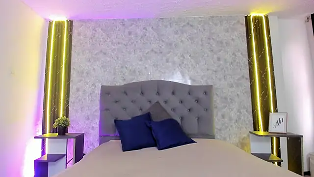 GiannaSlimJB online show from March 18, 2026, 7:04 pm