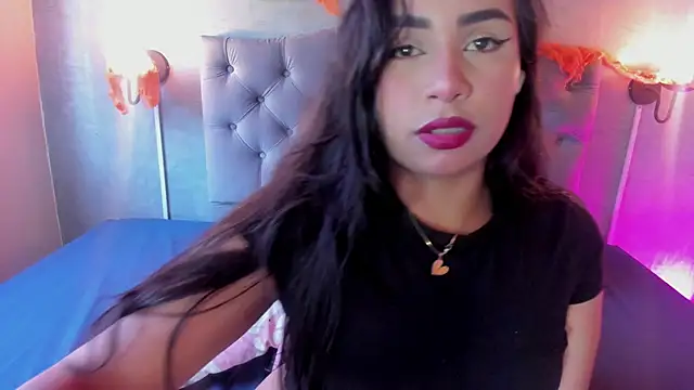 GiannaSlimJB online show from October 5, 2025, 8:21 pm