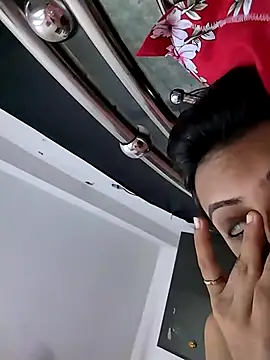 Your-Kitkat online show from October 9, 2025, 10:38 am