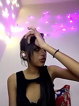 Your-Kitkat online show from November 12, 2025, 6:12 pm