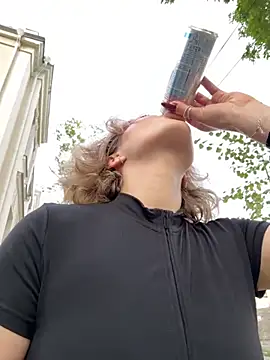 KellyKeler online show from September 25, 2025, 12:22 pm