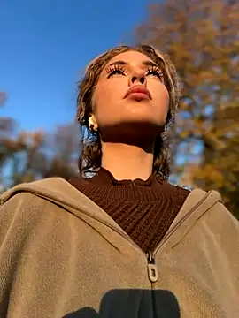 KellyKeler online show from November 2, 2025, 1:27 pm