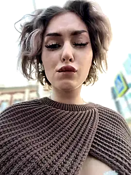 KellyKeler online show from November 6, 2025, 1:04 pm