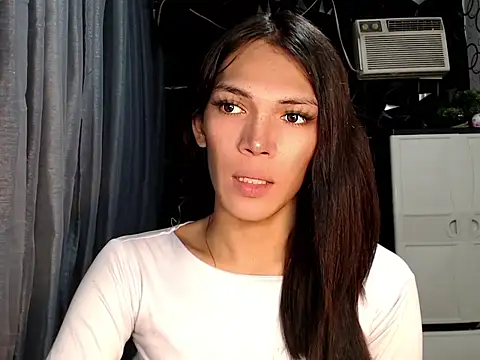 ladyhotcuming online show from June 4, 2026, 7:13 am