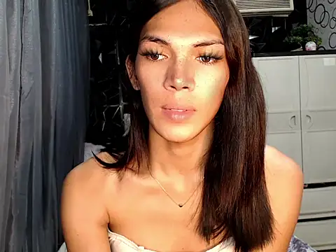 ladyhotcuming online show from May 27, 2026, 1:57 am