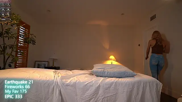 Snapshot of MsCindyLuv chatting on March 22, 2026, 5:47 pm MsCindyLuv online show from March 22, 2026, 5:47 pm