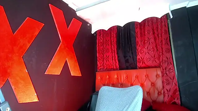 abrilbigcock online show from June 13, 2026, 11:45 pm