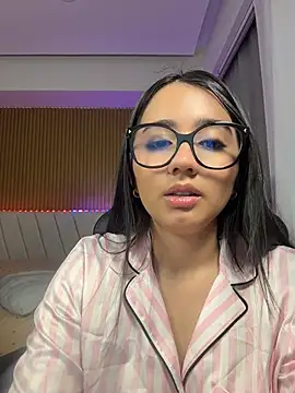 Michelle Zoe online show from May 16, 2026, 1:37 am