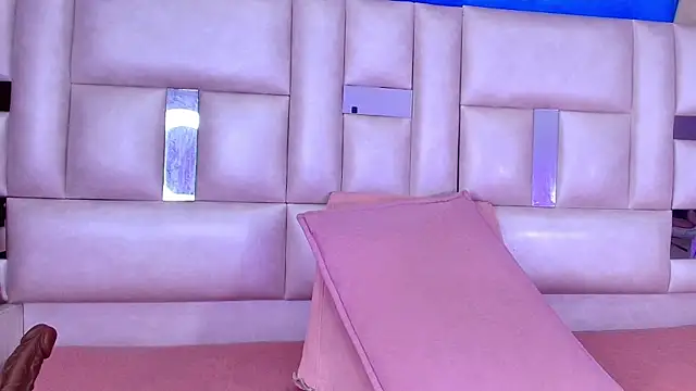 emmacurvy online show from October 3, 2025, 3:09 am