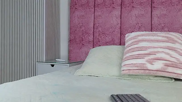 emmacurvy online show from February 23, 2026, 3:08 am