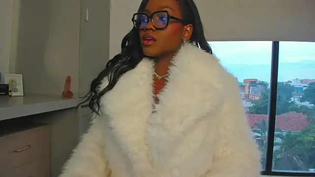 ParisSalvatore online show from October 26, 2025, 1:22 pm