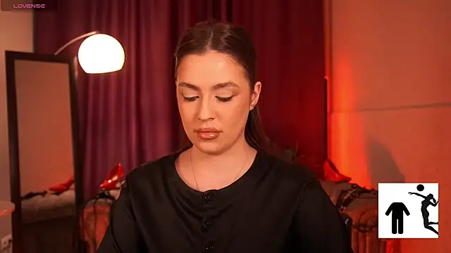 EmiliyaRoude online show from December 2, 2025, 1:13 pm