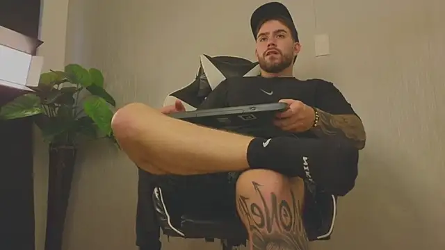 Ades Lowe online show from October 29, 2025, 12:04 pm