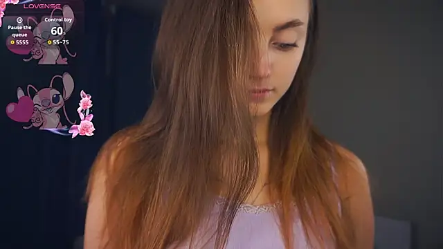 LoraDavi online show from November 12, 2025, 6:06 am