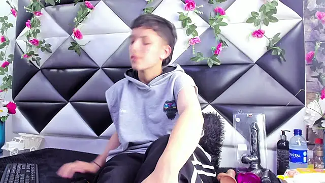 Megan Thompson  online show from November 15, 2025, 2:15 am