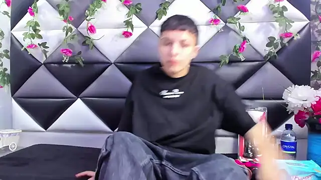 Megan Thompson  online show from September 21, 2025, 2:17 am