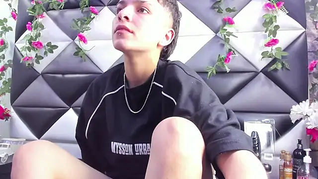 Megan Thompson  online show from October 5, 2025, 2:13 am