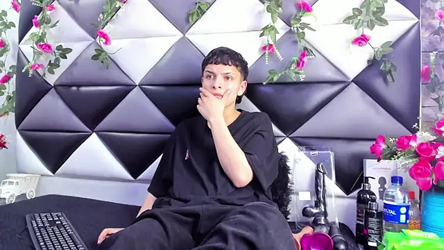 Megan Thompson  online show from October 31, 2025, 2:30 am