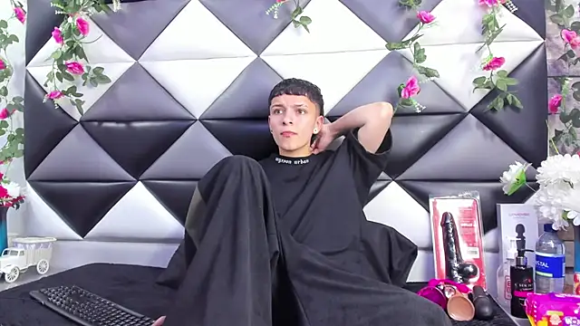 Megan Thompson  online show from September 28, 2025, 2:07 am