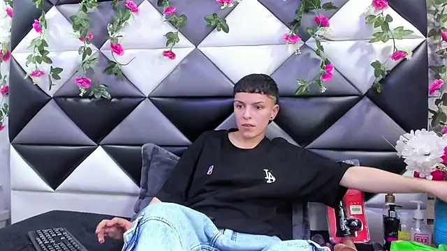 Megan Thompson  online show from September 11, 2025, 2:11 am