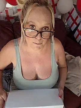 Bouncy-Bella28X online show from June 24, 2026, 9:52 am