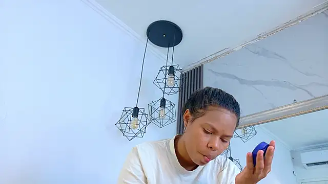 keyla mejia online show from June 19, 2026, 12:22 pm