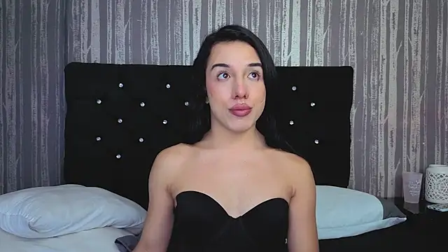 Alicee Moonn online show from August 4, 2026, 8:13 pm
