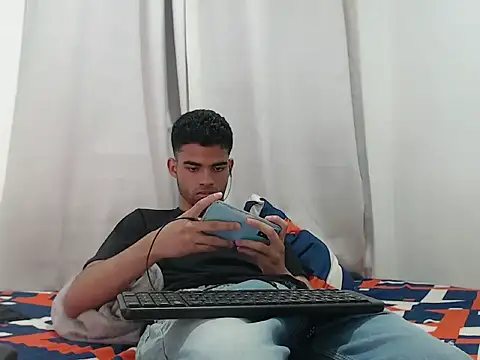 camillo beischel  online show from September 15, 2025, 6:08 pm