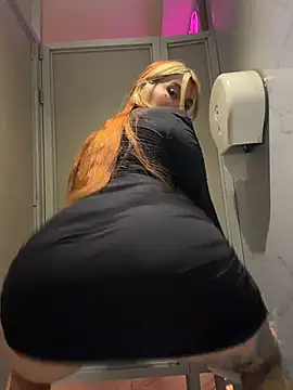 Snapshot of YunoRose_ chatting on February 15, 2026, 8:02 am YunoRose online show from February 15, 2026, 8:02 am