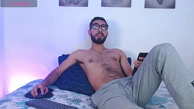 ReyPablo1 online show from October 6, 2025, 8:53 pm