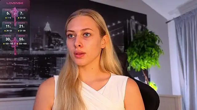 ChristyMarshall online show from October 1, 2025, 4:44 pm