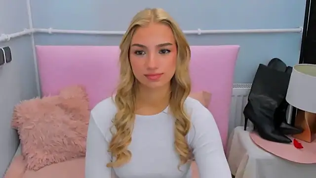 EvetteRose online show from September 26, 2025, 4:14 pm