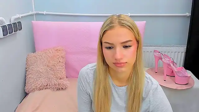 EvetteRose online show from October 16, 2025, 3:42 pm