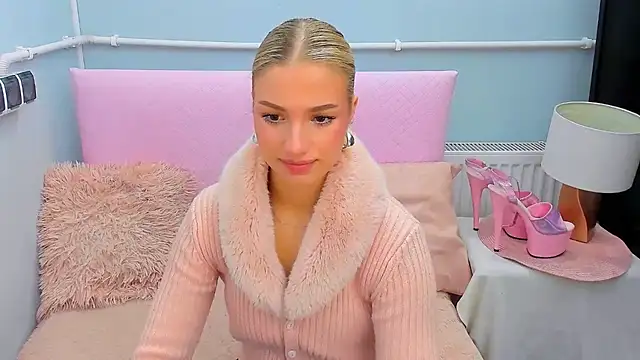 EvetteRose online show from October 15, 2025, 3:20 pm