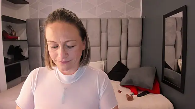 Charlot milf online show from April 30, 2026, 5:42 pm