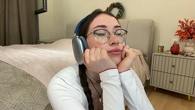 Snapshot of Kelly_Berry__ chatting on February 27, 2026, 5:24 pm Kelly Berry online show from February 27, 2026, 5:24 pm