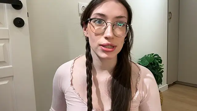 Snapshot of Kelly_Berry__ chatting on January 6, 2026, 5:50 pm Kelly Berry online show from January 6, 2026, 5:50 pm